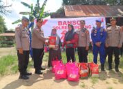 Jelang Hari Bhayangkara ke-79, Kapolres Sintang Salurkan Bansos untuk PHL dan Warga Bantaran Sungai Kapuas