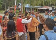 Toni Buka Gawai Dayak di Dua Dusun Desa Merpak, Ajak Warga Syukuri Hasil Panen
