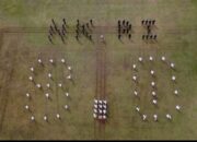 Paskibraka Sintang 2025 Sukses Kibarkan Merah Putih, Bentuk Formasi NKRI 80