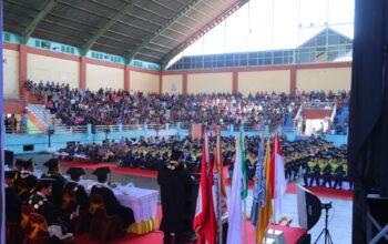 Unka Sintang Wisuda 408 Lulusan, Rektor Harap Jadi Duta Kampus yang Berkarakter