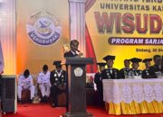 Bupati Bala Ajak Wisudawan Universitas Kapuas Jadi Sarjana yang Produktif dan Berkarakter