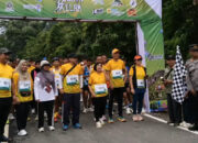 Kadisporapar Lepas Peserta Xplorun Kelam 2025 di Gunung Kelam