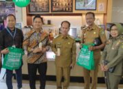 Bupati Sintang Resmi Luncurkan Gerakan Bebas Kantong Plastik Mulai 1 Desember 2025