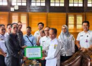 Bupati Sintang Terima CSR Rehab Jembatan Sebungkang Dedai dari Perusahaan Perkebunan