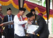 Bupati Sintang Hadiri Wisuda Santri di Pondok Pesantren Agropolitan Nurul Ma’arif Sungai Tebelian