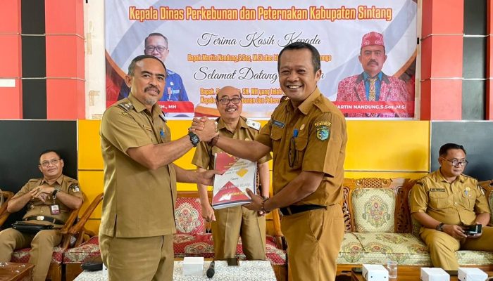 Pisah Sambut Kadisbunnak Sintang, Martin Nandung Pamit dan Supriyanto Siap Lanjutkan Pengabdian