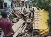 Jembatan Sungai Pembunuh 4 Ambruk, Truk Ikut Nyungsep